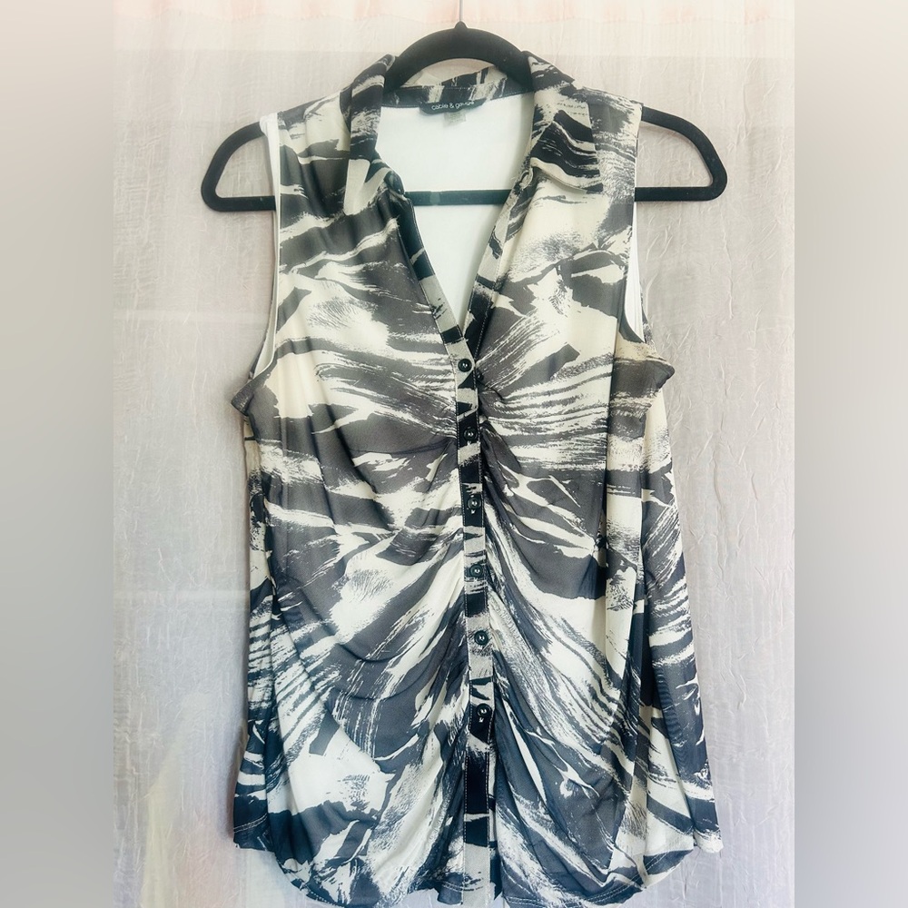 Black and White sleeveless collar button down